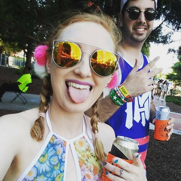 Meet Your Posher - Picture 5 of 8